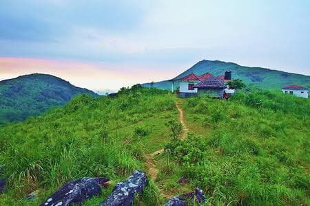 Ilaveezhapoonchira